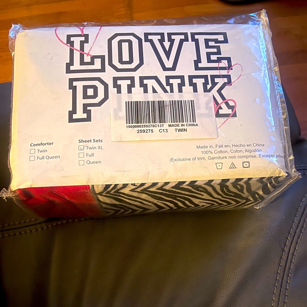 New super rare VS Pink sheet set Love Pink.